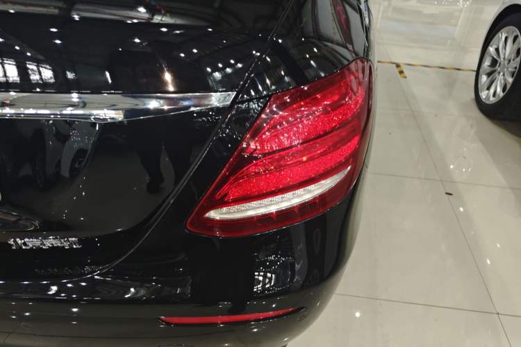 Used Mercedes-Benz E-Class 2019 E 260 L
