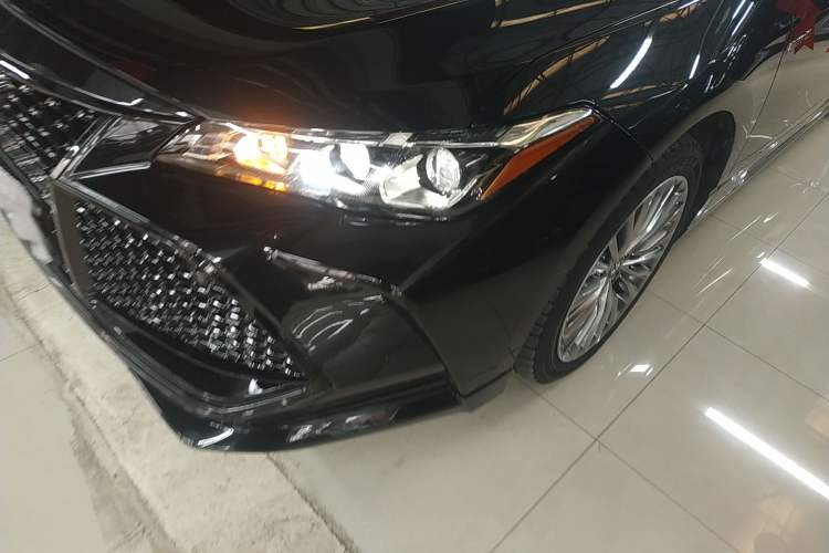 Used Toyota Avalon 2019 Dual-Engine 2.5L XLE Prestige Version China VI Standard