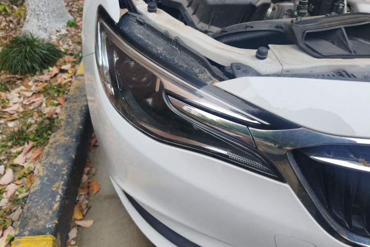 Used Buick GT 2018 18T Automatic Elite Model Right Front Headlight