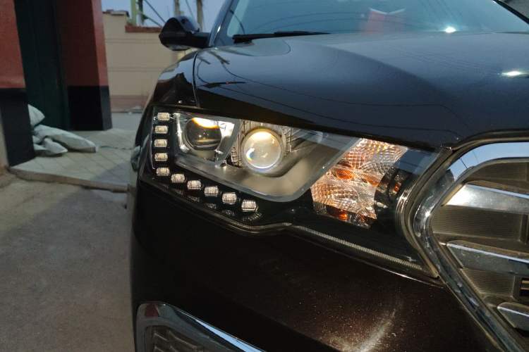 Used Haval H6 Coupe 2018 Blue Label 1.5T Automatic Two-Wheel Drive Luxury Model Right Front Headlight