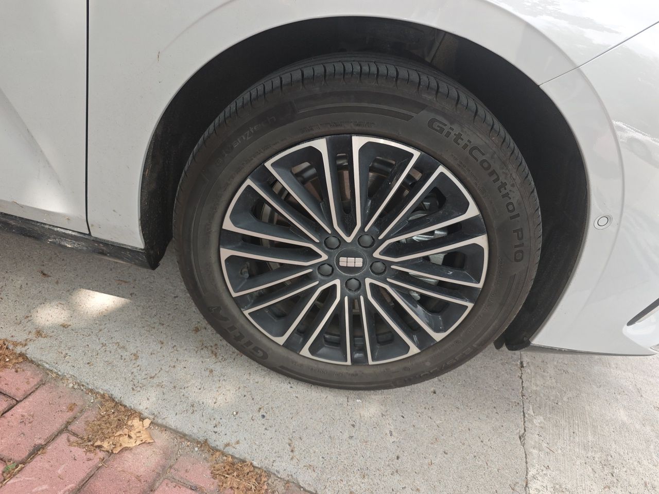 Geely Galaxy 8 2025 130km EM-i Deluxe Edition — снимка 8