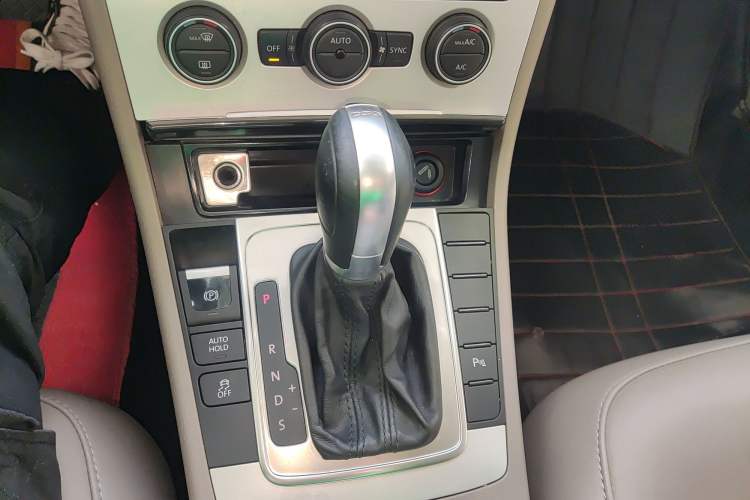 Used Volkswagen Magotan 2015 1.8TSI Luxury Model Gear Lever