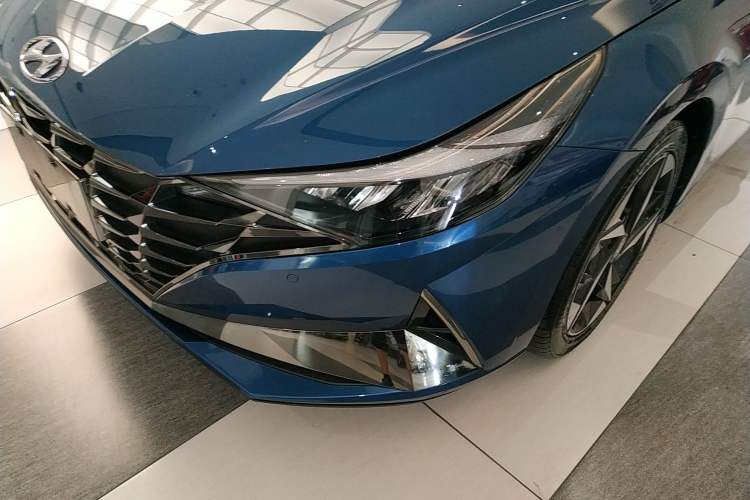 Used Hyundai Elantra 2021 1.5L CVT LUX Prestige Edition Left Front Headlight