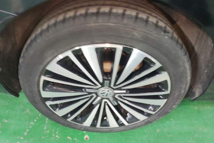Used Volkswagen Passat 2020 330TSI Luxury Edition China VI Right Rear Wheel Hub