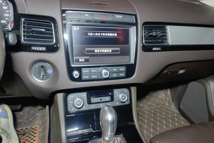 Used Volkswagen Touareg 2017 3.0 TSI Touareg Edition Audio And AC Panel