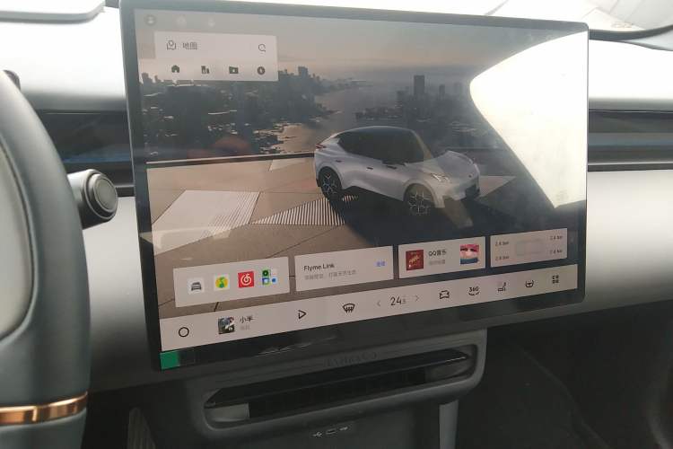 Used Lynk & Co Z20 2025 530 km Range Rear-Wheel Drive Max Audio And AC Panel