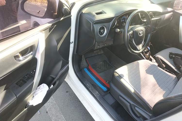 Used Toyota Corolla 2017 Revised Dual-Engine 1.8L E-CVT Elite Edition Driver Seat