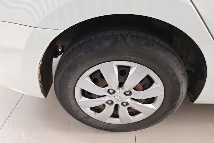 Used Hyundai Verna (older generation) 2014 1.4L Manual Smart GLS Trim Exterior 5