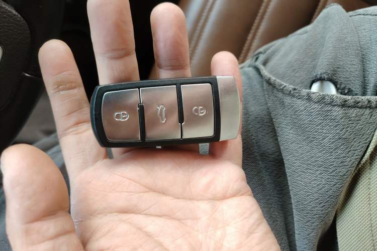 Used Volkswagen FAW-Volkswagen CC 2015 1.8TSI Luxury Model Interior 1