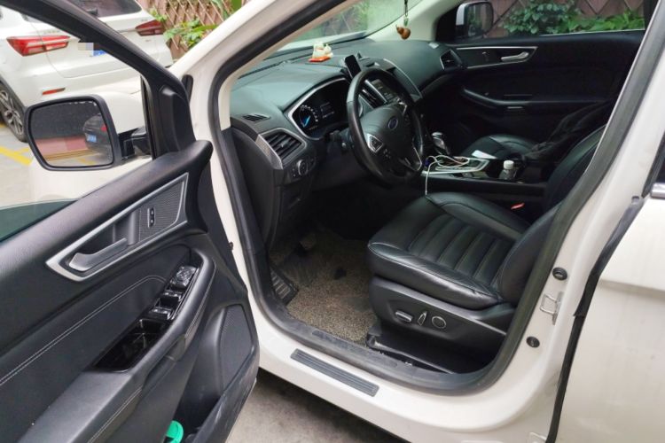 Used Ford Edge 2015 2.0T GTDi Two-Wheel-Drive High-Line Version
