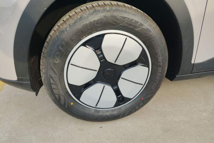 Used Geely Galaxy Geome 2026 Model 410km Carefree Edition Left Front Wheel Hub