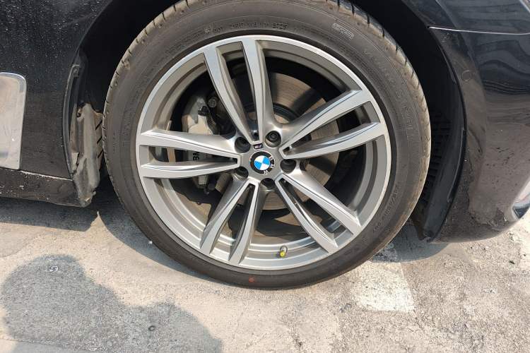 Used BMW 7 Series 2018 730Li Luxury Edition M Sport Package Right Front Wheel Hub