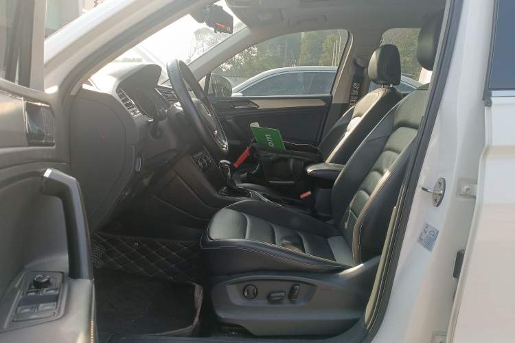 Used Volkswagen Tiguan L 2019 Updated Version 330TSI Automatic Two-Wheel Drive Panoramic Comfort Edition China VI Standard