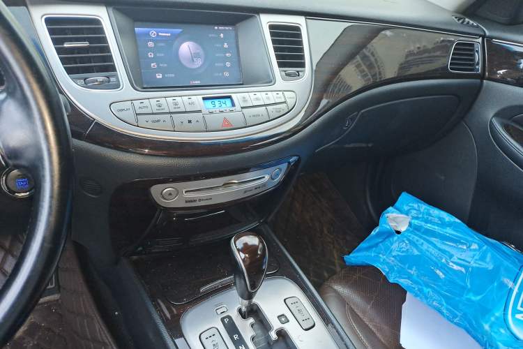 Used Hyundai Genesis 2012 3.0L GDI Luxury Edition
