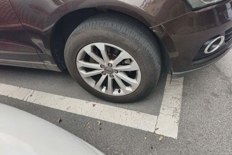 Used Audi Q5 2013 40 TFSI Technology Edition Right Front Wheel Hub