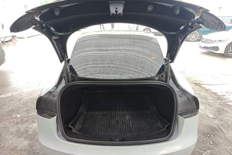 Used Tesla Model 3 2025 Rear-Wheel-Drive Version