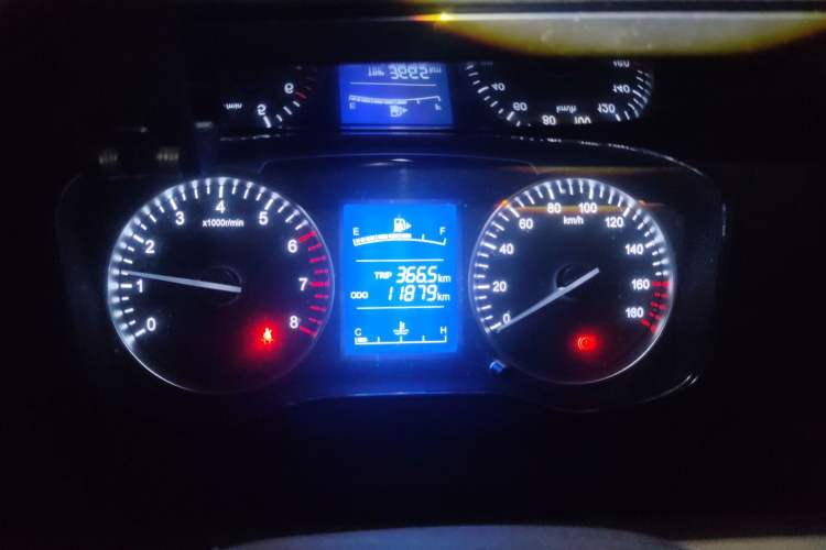 Used CHANGAN KUAYUE Xing V3 2023 1.3L Gasoline Comfort Model 5-Seater Passenger Vehicle Instrument Cluster