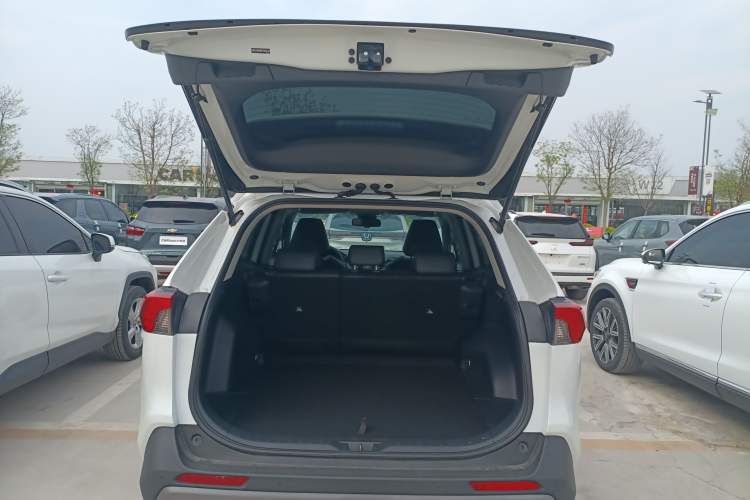 Used Toyota RAV4 2022 2.0L CVT Two-Wheel Drive Fashion Plus Edition Trunk