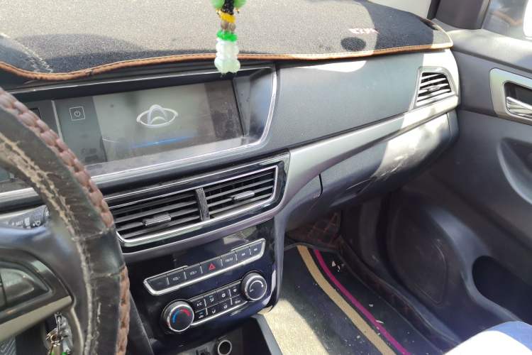 Used CHANGAN KAICHENG Oushang A600 2016 1.5L Manual Luxury 7-Seater Audio And AC Panel