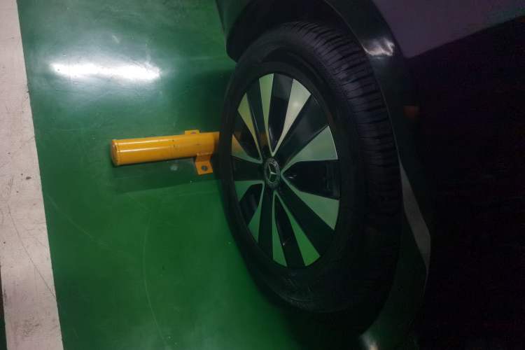 Used Mercedes-Benz Vito 2023 2.0T Business Version 7 Seats Right Rear Wheel Hub