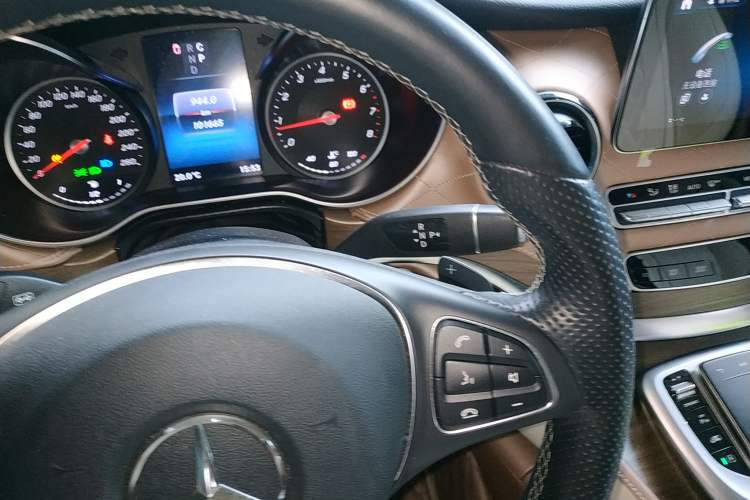 Used Mercedes-Benz V-Class 2021 V 260 Avantgarde Edition
