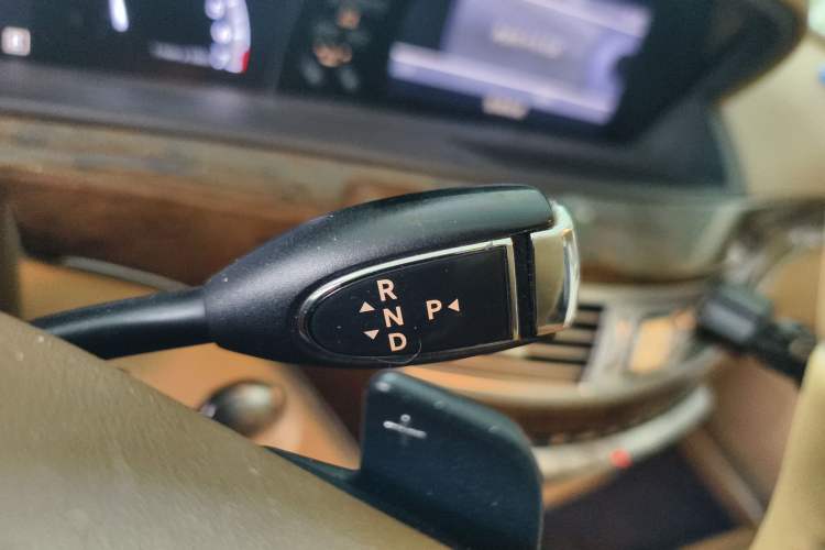 Used Mercedes-Benz S-Class 2012 S 300 L Business-Class Grand Edition Gear Lever
