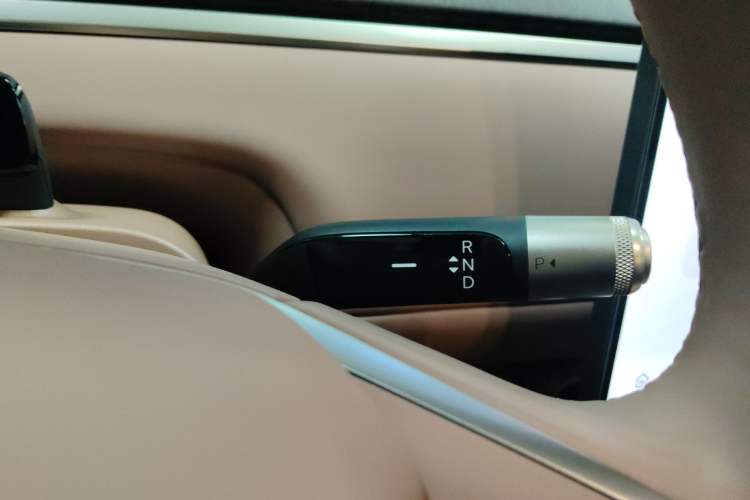 Used ONVO Luxeed L90 2025 Model—Ultra Six-Seater Version
