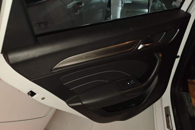 Used Roewe i6 2020 PLUS 1.6L CVT 4G Connected Glory Flagship Edition