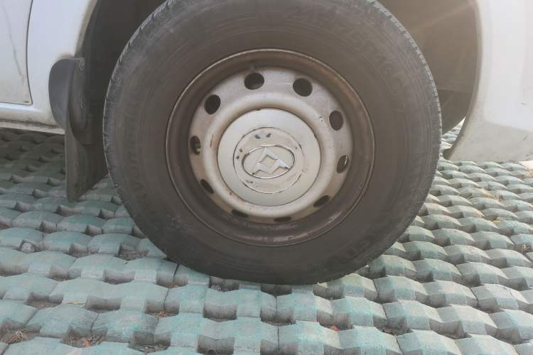 Used SAIC MAXUS Xintu V80 2018 2.5T 6-Speed Manual Aoyuntong Short Wheelbase Mid-Height 5-6 Seater