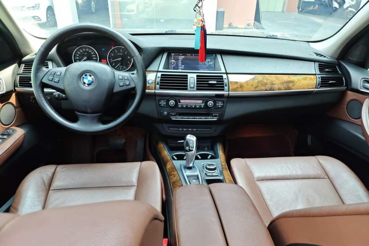 Used BMW X5 2011 xDrive35i Leading Model Center Console