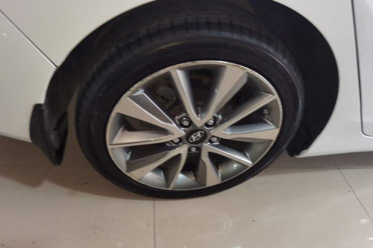 Used Hyundai Elantra (5th Generation / Langdong) 2015 1.6L Automatic Leading Model