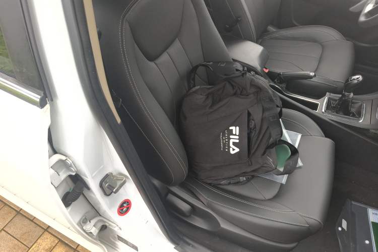 Used Geely Auto Emgrand 2017 Sedan Million Edition 1.5L Manual Upward Connect Version Right Front Seat