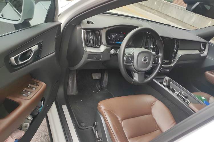 Used Volvo XC60 2024 B5 4x4 Smart Luxury Edition