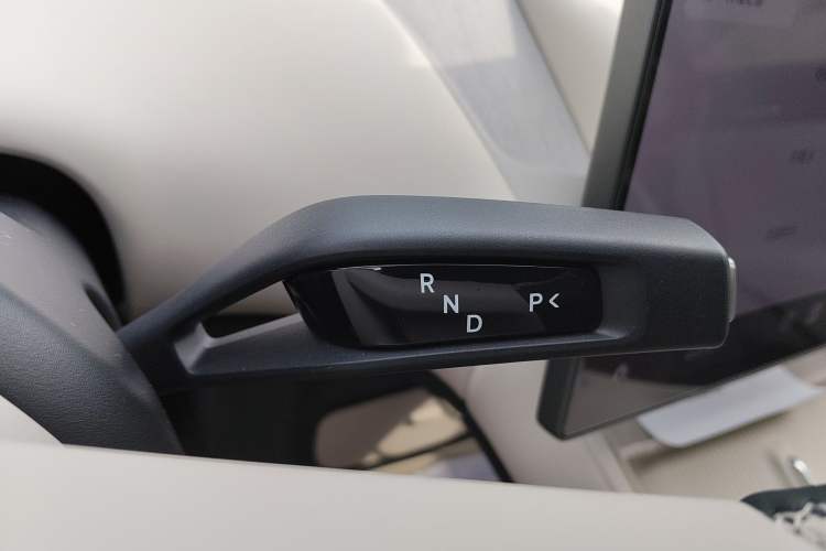 Used Xiaomi Auto YU7 2025 Ultra-Long Range Rear-Wheel Drive Version Gear Lever