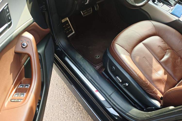 Used Audi A6L 2018 30th Anniversary Edition 35 TFSI Fashion Model
