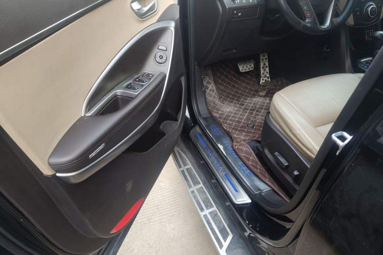 Used Hyundai Santa Fe 2013 2.4L Automatic Two-Wheel Drive Smart Version