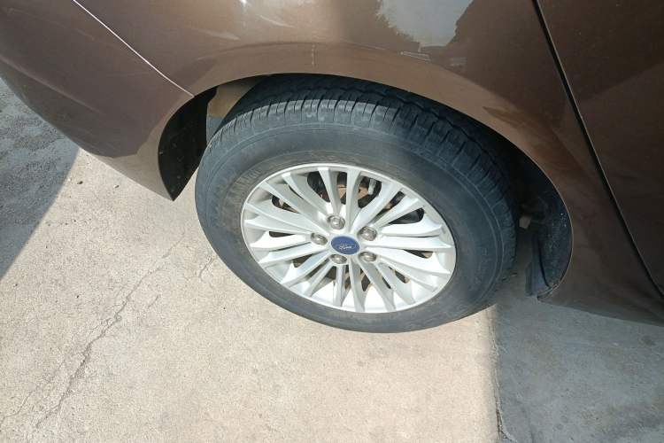 Used Ford Escort 2017 Revised Version 1.5L Manual Comfort Edition Right Rear Wheel Hub