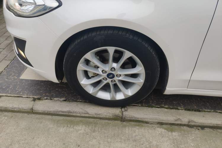 Used Ford Mondeo 2020 EcoBoost 200 Stylish Model Left Front Wheel Hub