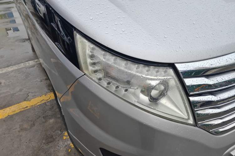 Used JAC Group Refine M5 2013 2.0T Gasoline Automatic Business Edition Right Front Headlight