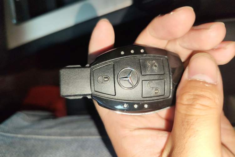 Used Mercedes-Benz GLK-Class 2013 GLK 300 4MATIC Dynamic Sunroof Model