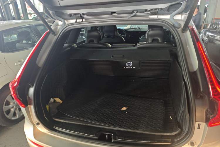 Used Volvo XC60 2022 B5 4x4 Zhiyi Sport Edition