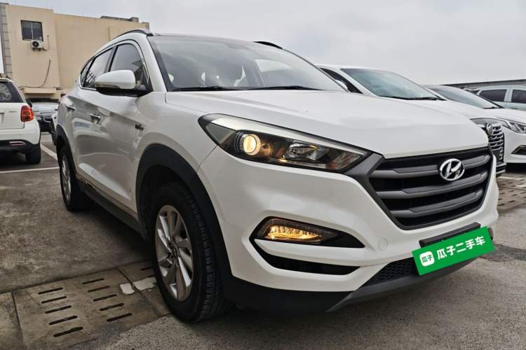 Used Hyundai Tucson 2018 1.6T Dual-Clutch Two-Wheel Drive 15th Anniversary Special Edition Front Right 45 Deg