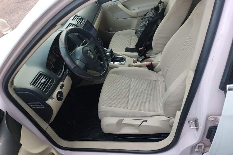 Used Volkswagen Sagitar 2011 1.6L Automatic Comfort Edition Left Front Seat