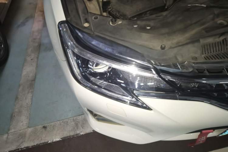 Used Toyota Reiz 2013 2.5S Elite Edition Right Front Headlight