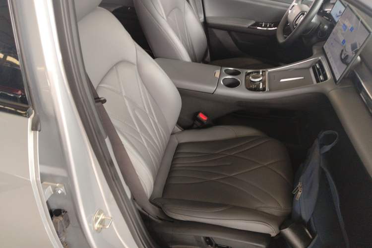 Used Geely Galaxy L6 2025 EM-i 140km Starship Edition Right Front Seat