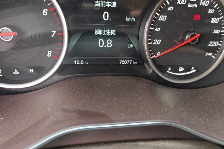 Used Baojun 730 2017 1.5T Manual Prestige Version 7 Seats Odometer Close Up