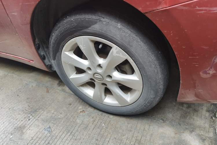 Used Nissan Tiida 2013 1.6L CVT Cool Cafe Edition Right Front Wheel Hub