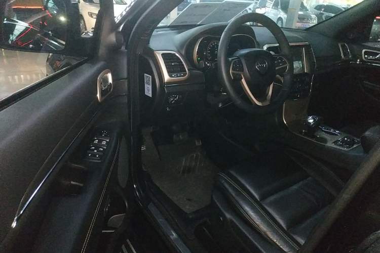 Used Jeep Grand Cherokee 2015 3.0L Comfort Navigation Edition
