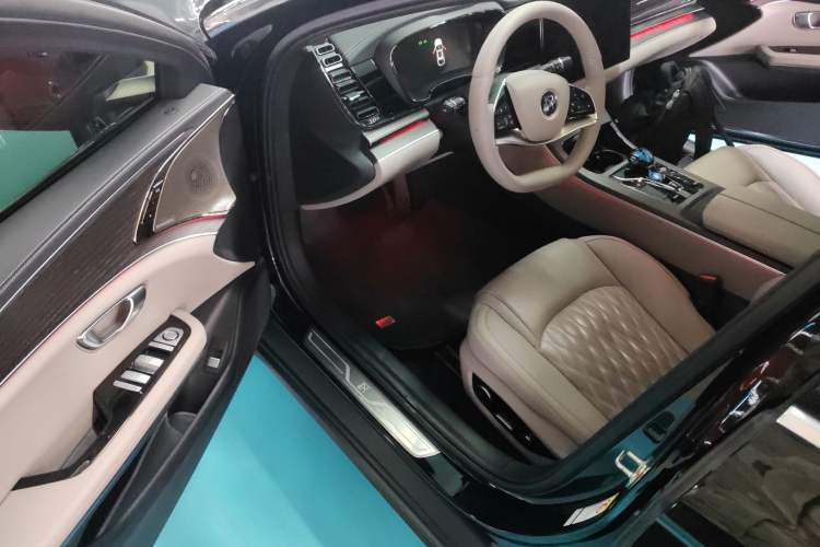 Used BYD Han 2025 DM-i Intelligent Driving Edition 125KM LiDAR Flagship Model
