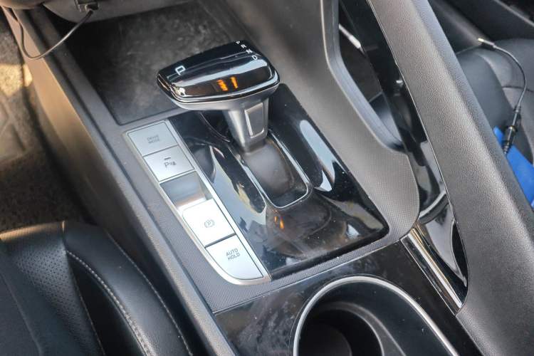 Used Hyundai Elantra 2021 1.5L CVT GLX Elite Edition Gear Lever